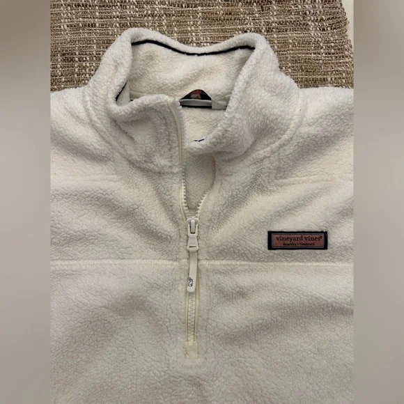 Vineyard Vines zip up fleece
Women’s L - Picture 2 of 6